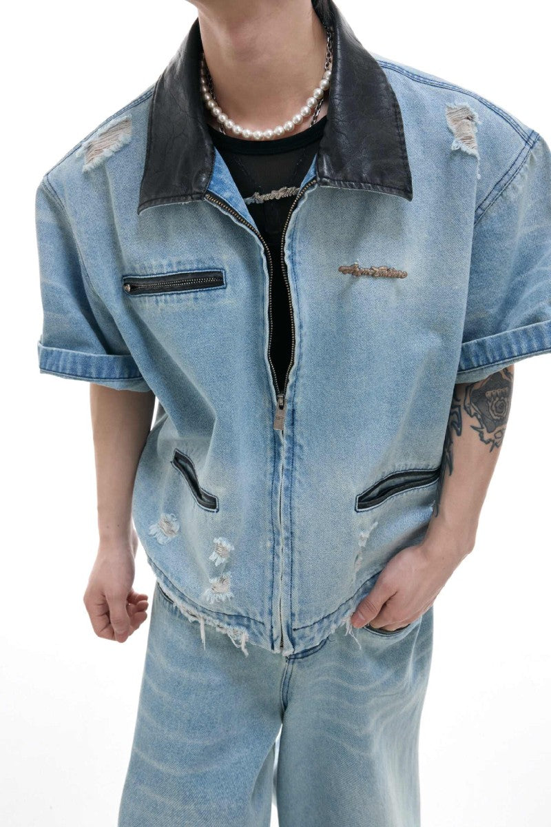 Gewaschenes, abgenutztes Jeanshemd