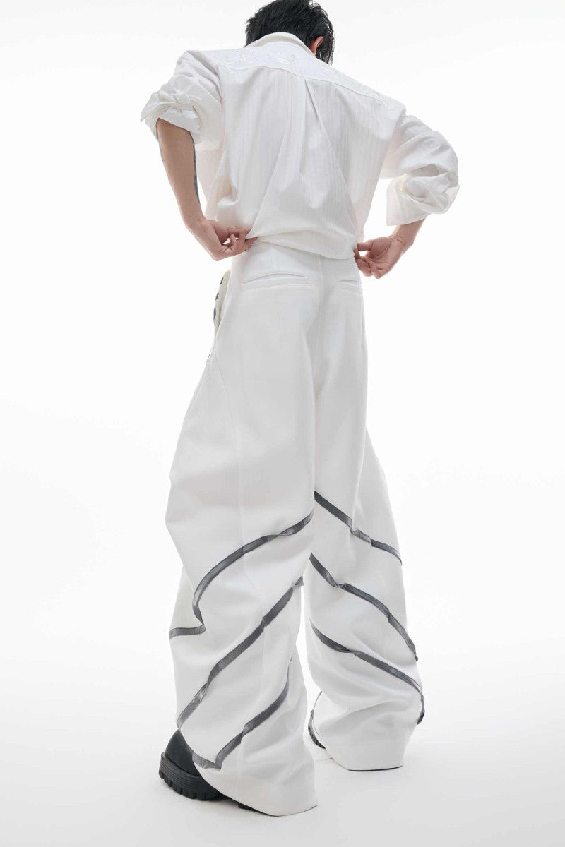 Gestreifte, mit Nieten besetzte Klingenhose