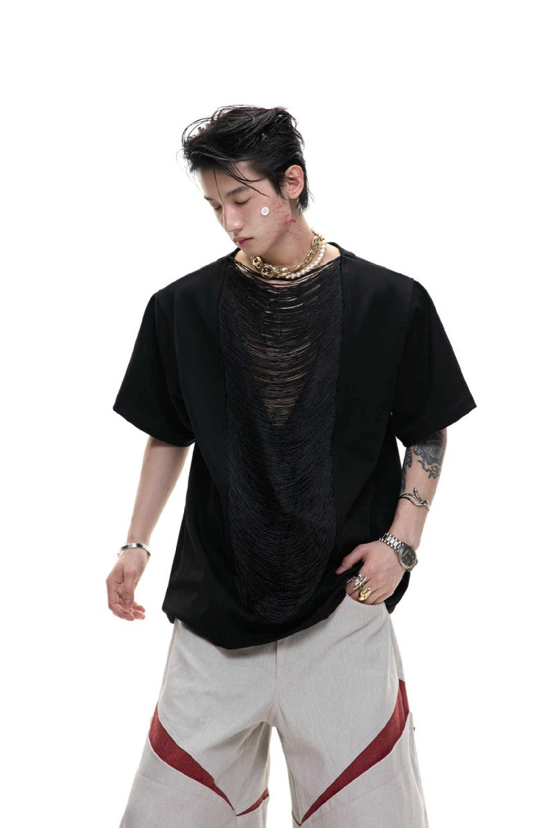 Kastenförmiges T-Shirt mit V-Ausschnitt und Cutout