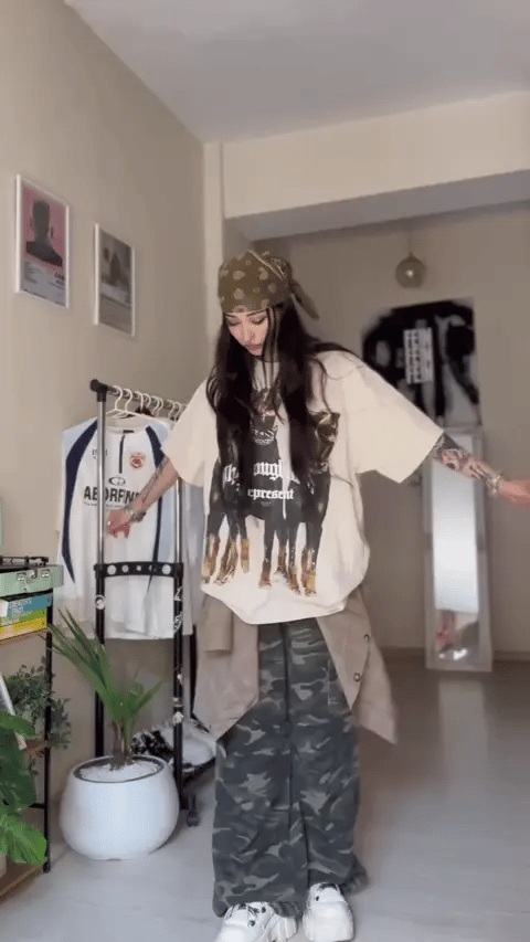 Damen-Cargohose im Camouflage-Look, weit geschnitten