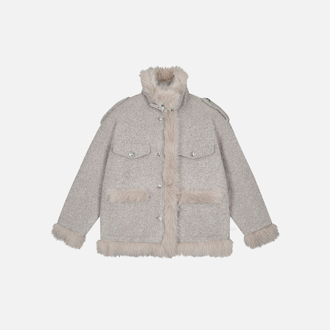 Stilvolle, taillierte Jacke aus dickem Baumwollpelz mit hohem Kragen und hohem Kragen