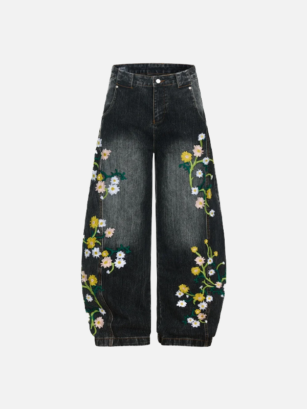 Trendige, weite Bananenjeans mit Used-Look und Blumenmuster.