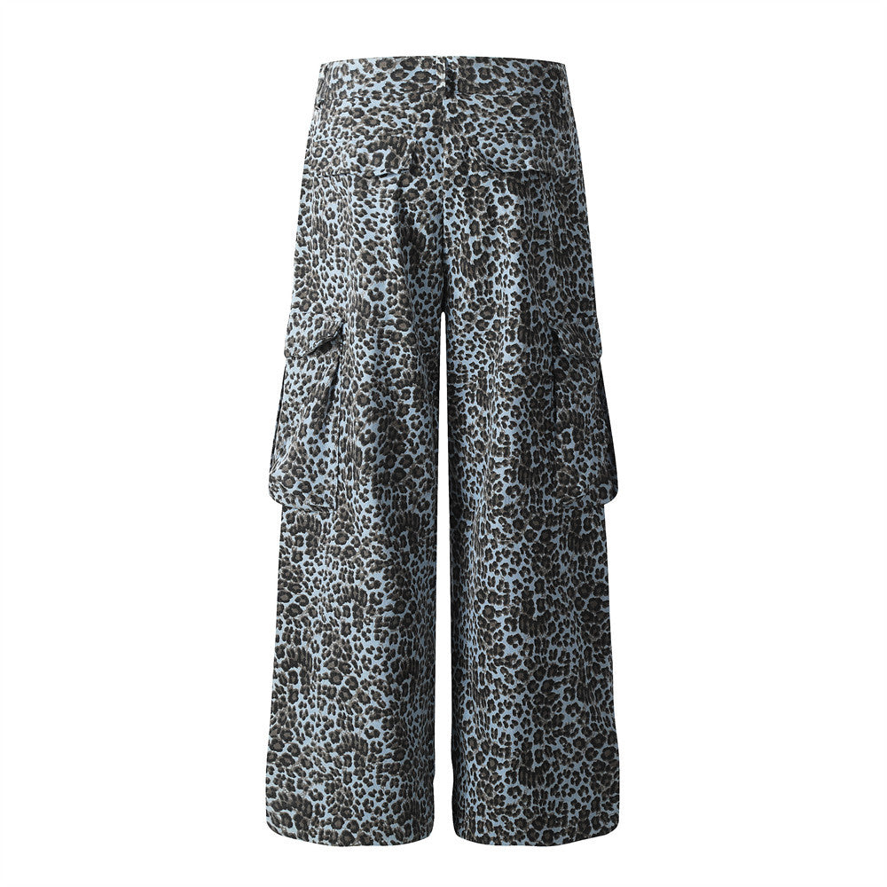 Cargohose mit Leopardenmuster und weitem Bein