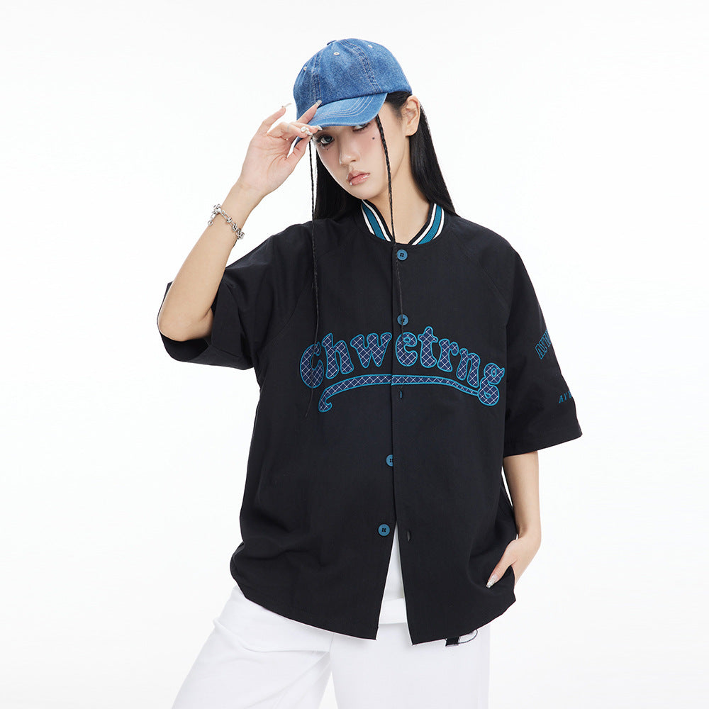 Stilvolles, besticktes Baseballhemd im amerikanischen Stil