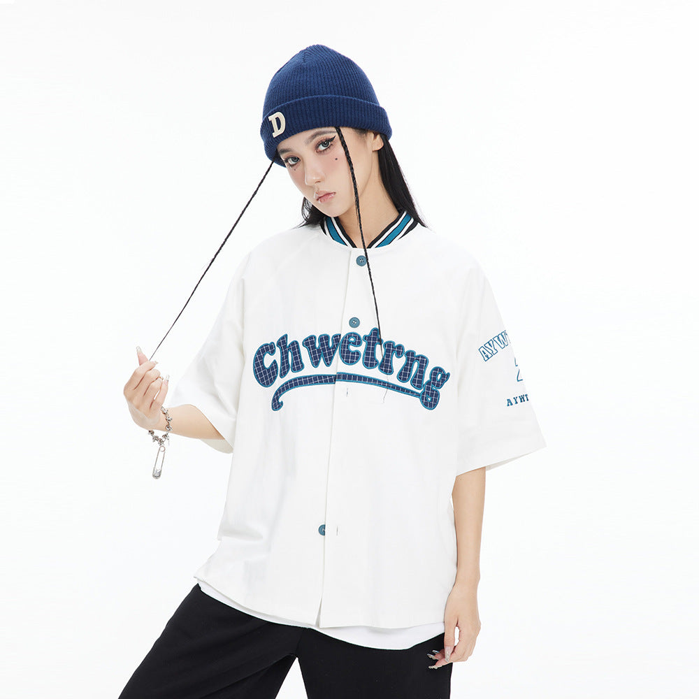 Stilvolles, besticktes Baseballhemd im amerikanischen Stil