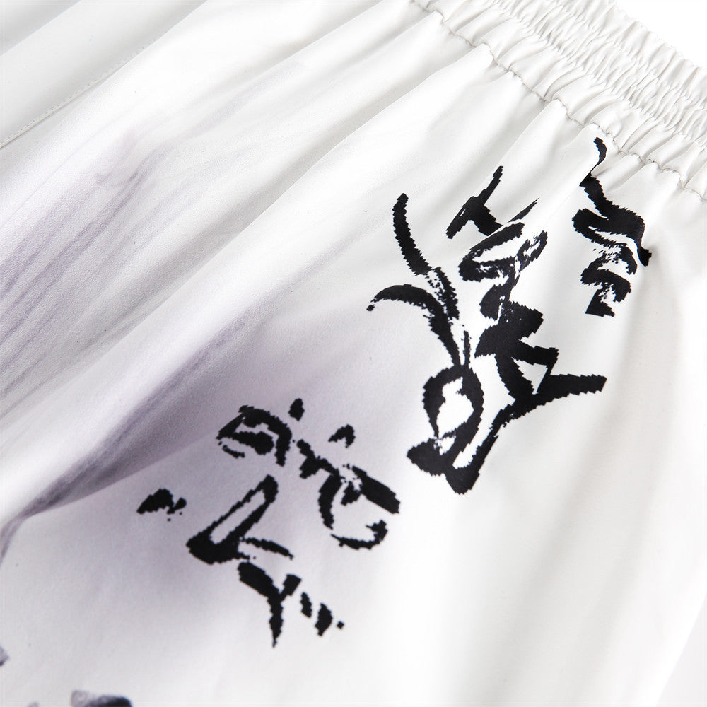 Shorts mit Graffiti-Sprühfarbe aus der High Street