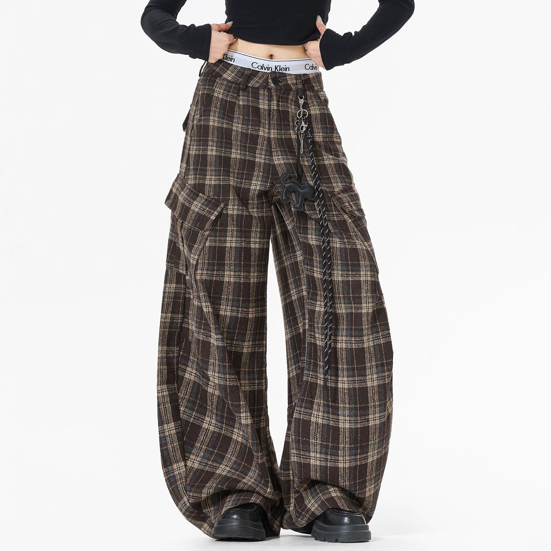 Vintage karierte Cargohose mit Cartoon-Motiv