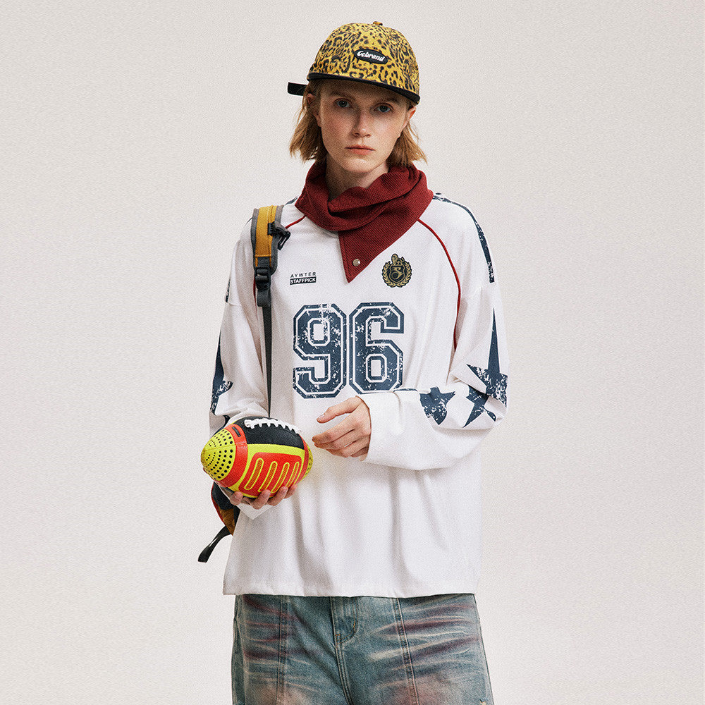Sportliches Langarm-T-Shirt im amerikanischen Stil mit V-Ausschnitt