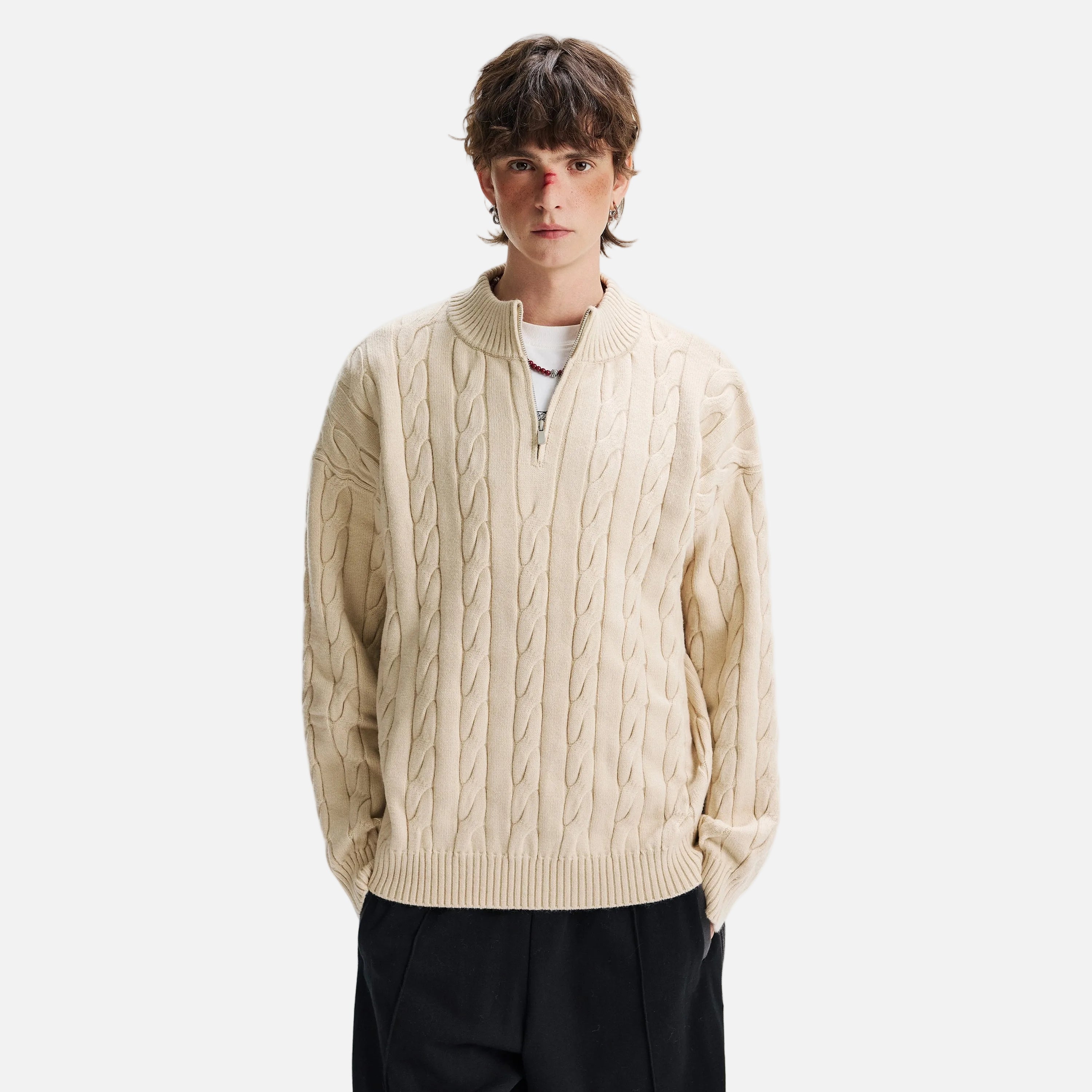 Gemütlicher, einfarbiger Strickpullover mit halben Reißverschluss