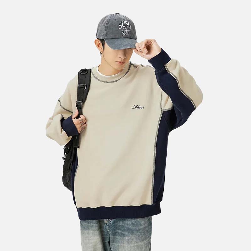 Isoliertes, locker sitzendes Sweatshirt mit Buchstabenmuster