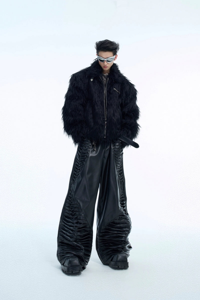 Veste courte en fausse fourrure avec boucle métallique