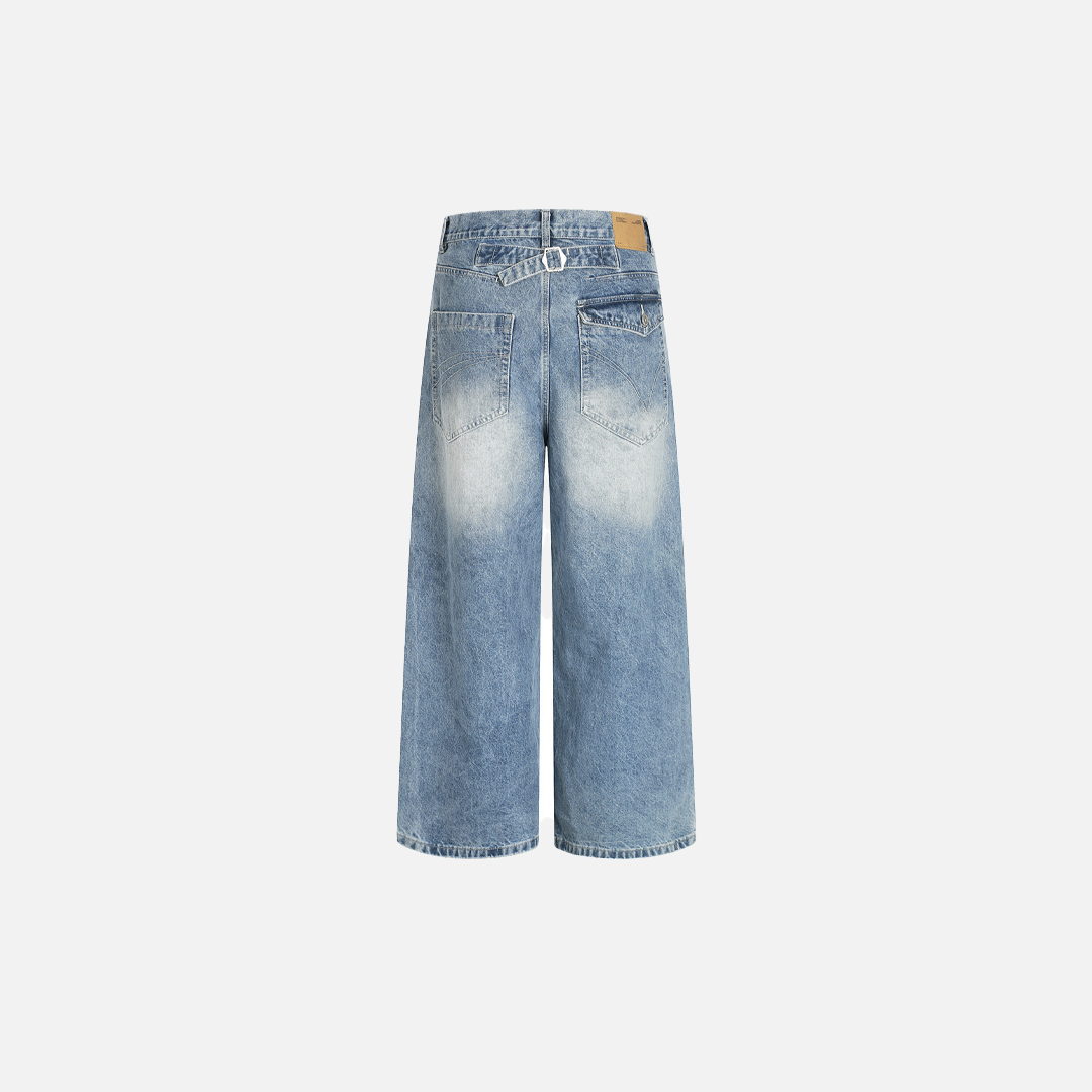 Figurschmeichelnde, locker sitzende Jeans mit geradem Schnitt im Used-Look