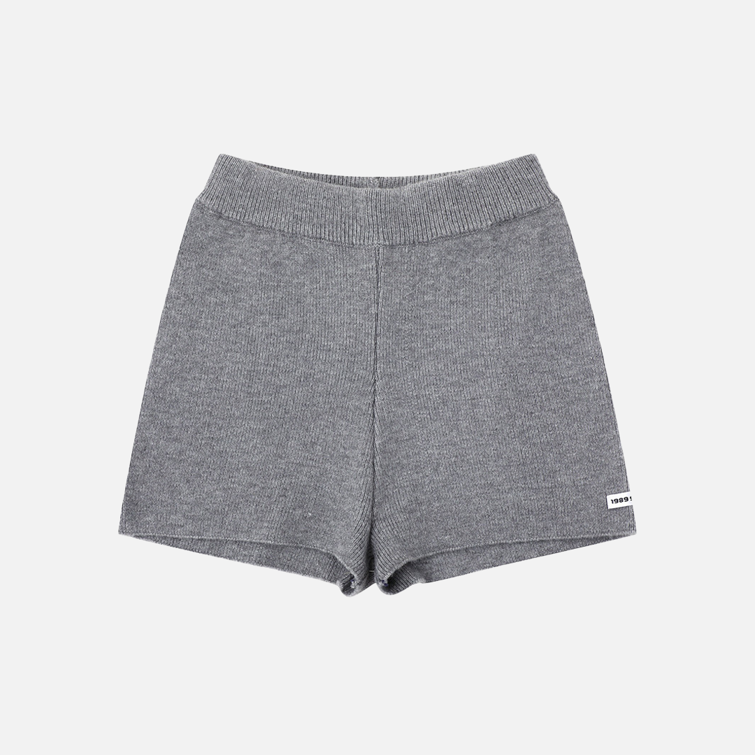 Retro-Strickpullover mit Kapuze und Shorts