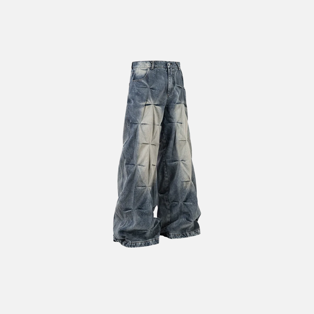 Trendige Designer-Jeans im Baggy-Stil mit Falten und weitem Bein