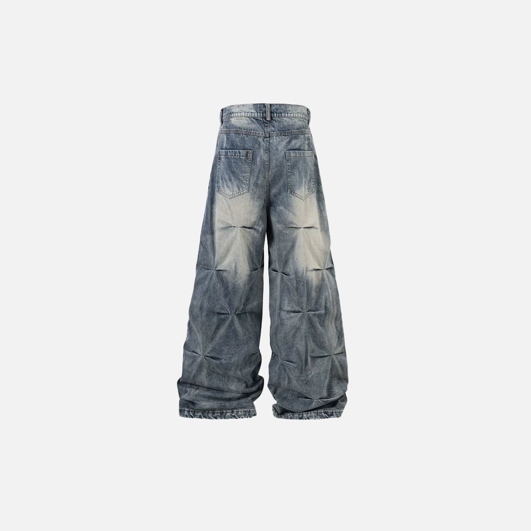 Trendige Designer-Jeans im Baggy-Stil mit Falten und weitem Bein