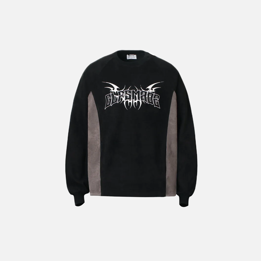Figurschmeichelndes Wildleder-Sweatshirt mit Retro-Buchstaben-Patchwork