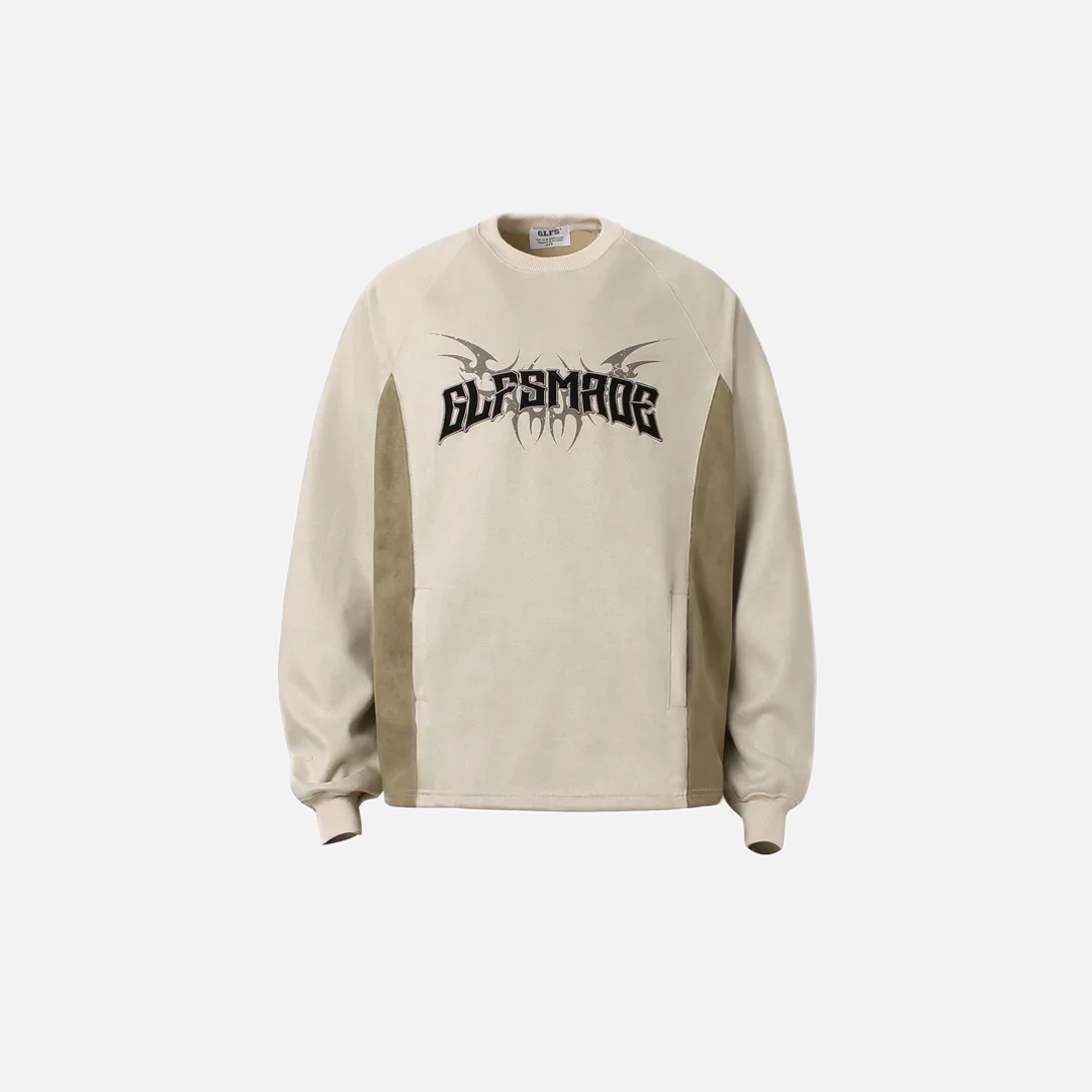 Figurschmeichelndes Wildleder-Sweatshirt mit Retro-Buchstaben-Patchwork