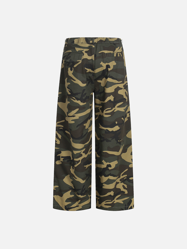 Streetwear-Hose mit lebhaftem Camouflage-Muster, lockerem Schnitt und weitem Bein