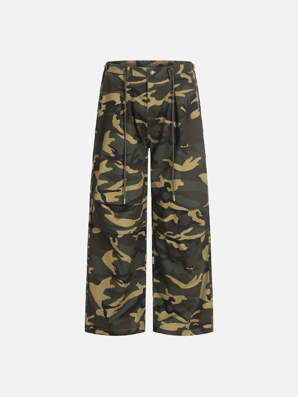 Streetwear-Hose mit lebhaftem Camouflage-Muster, lockerem Schnitt und weitem Bein