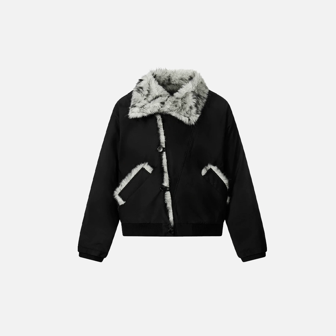Unverzichtbare warme Winterjacke mit Pelzkragen und Wattierung