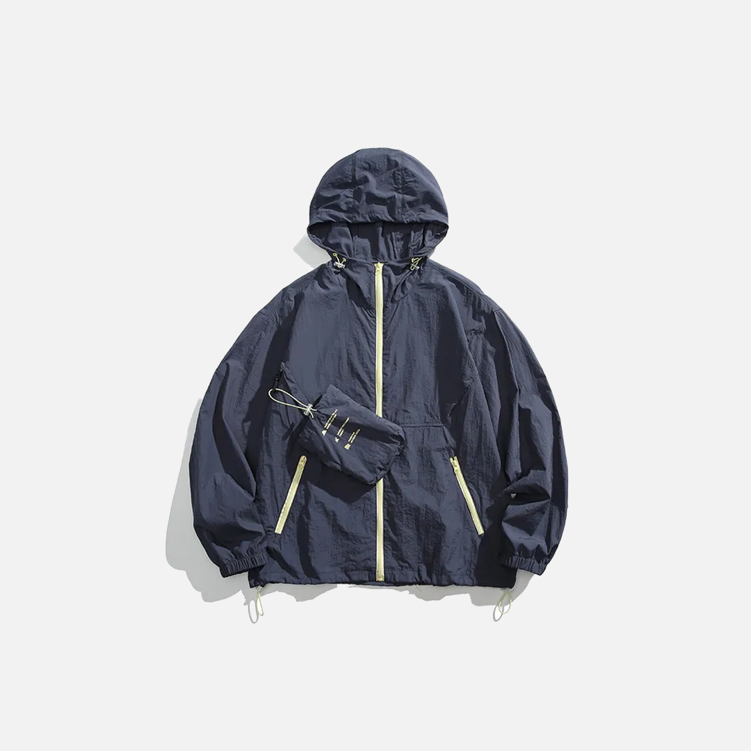 Figurschmeichelnde, sonnencremefarbene Windjacke mit Kapuze