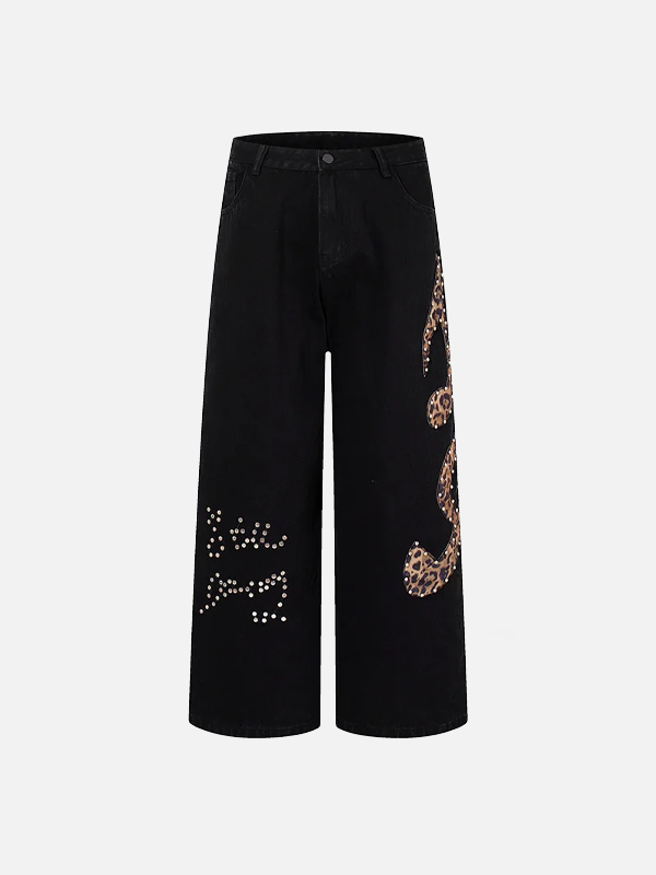 Trendige schwarze Jeans mit Leopardenmuster