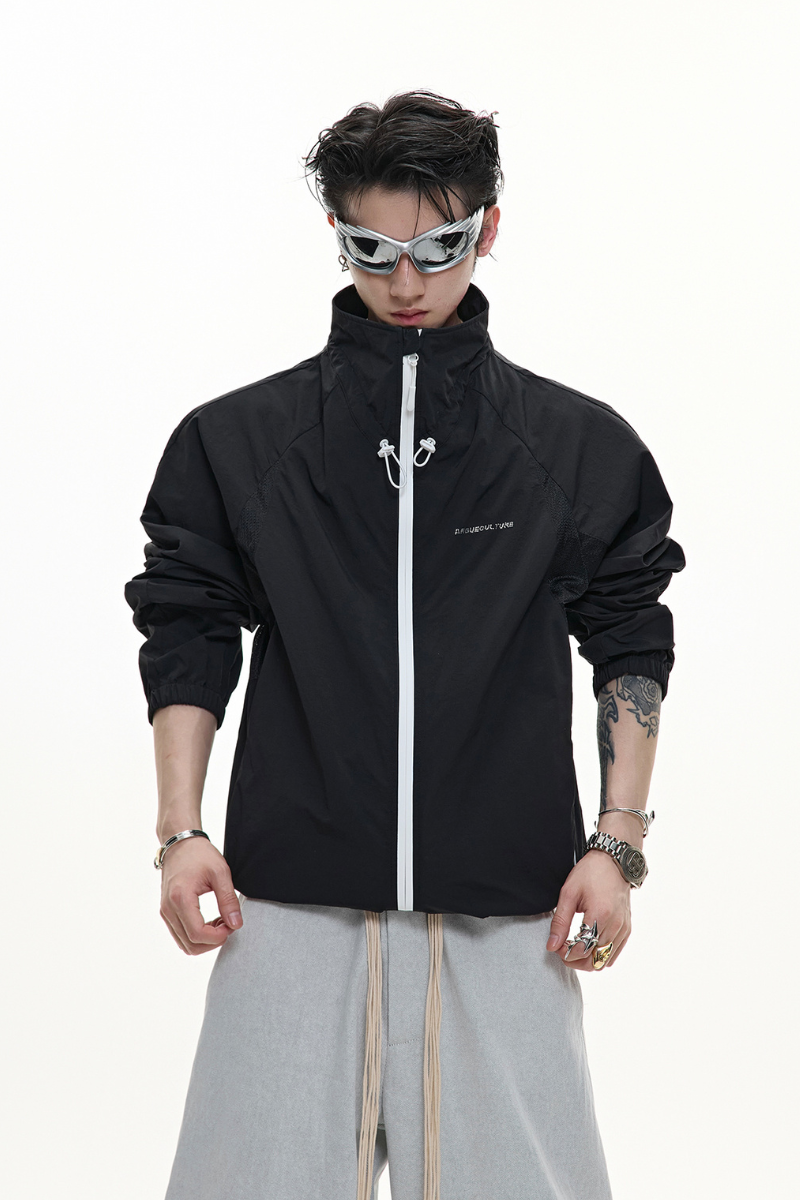 Dekonstruierte Windjacke mit Stehkragen