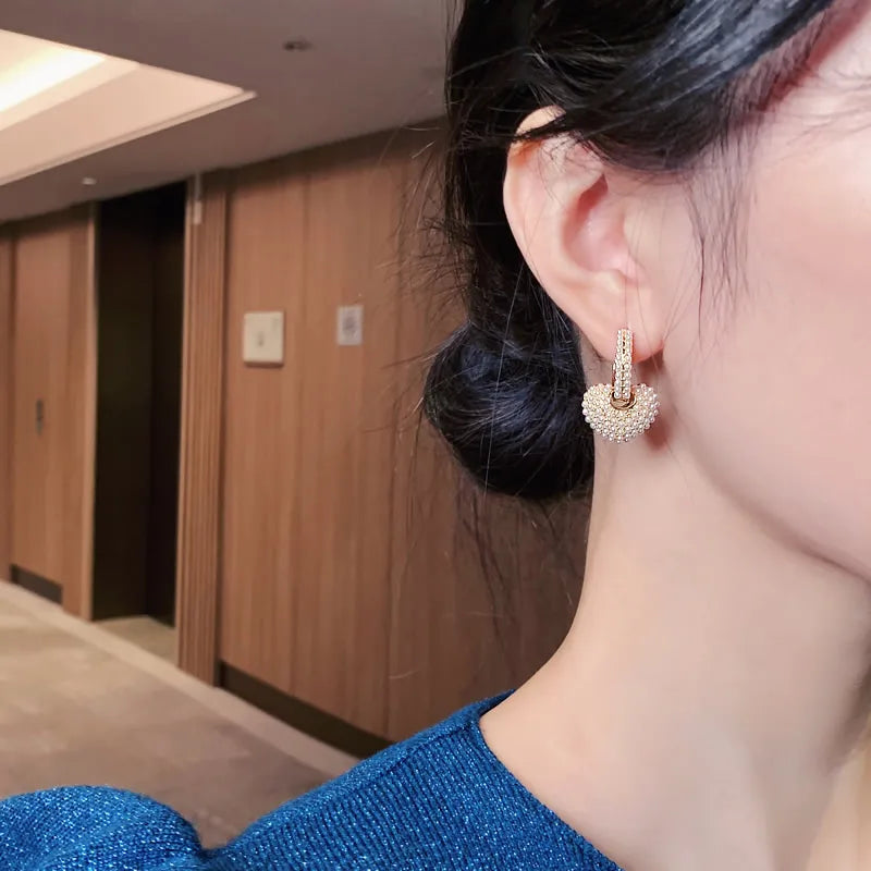 Boucles d'oreilles pendantes en forme de cœur, perles douces et luxueuses