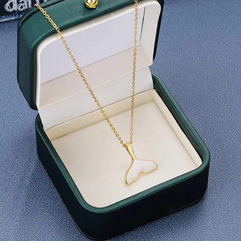 Magnifique collier pendentif queue de sirène
