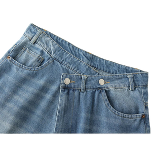 Make a statement with these distressed wide-leg cargo jeans, delivering a bold paint-splattered finish and an authentic vintage fit.