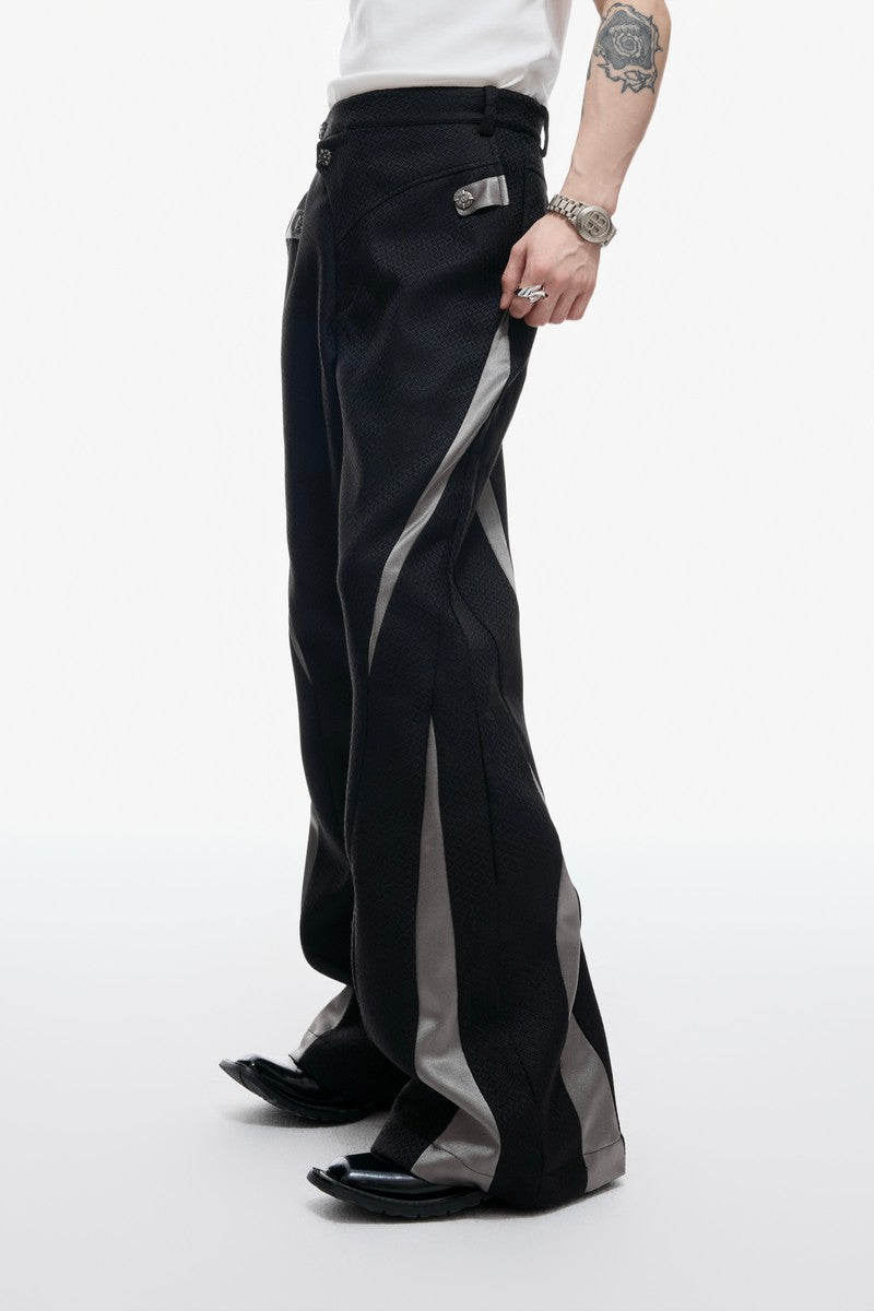 Dekonstruierte Hose im Colorblock-Stil