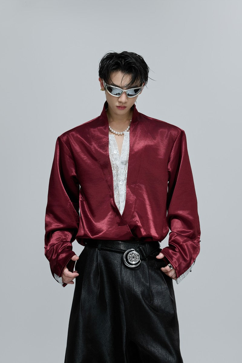 Lagenbluse aus Satin mit V-Ausschnitt und Spitze