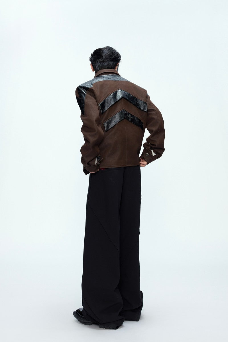 Glänzende, dekonstruierte Cropped-Jacke