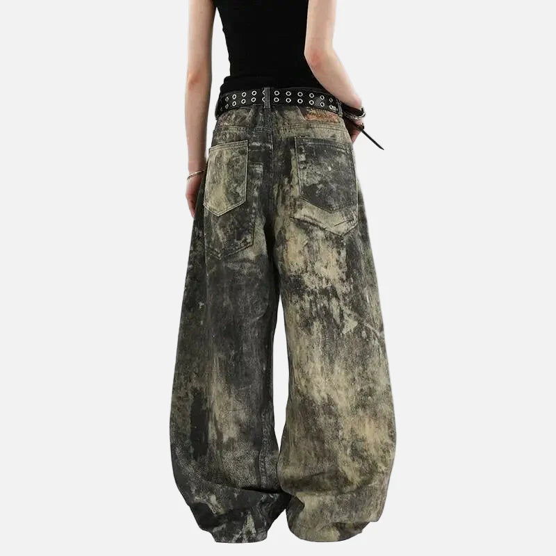 Jeans en denim vintage usés et décolorés