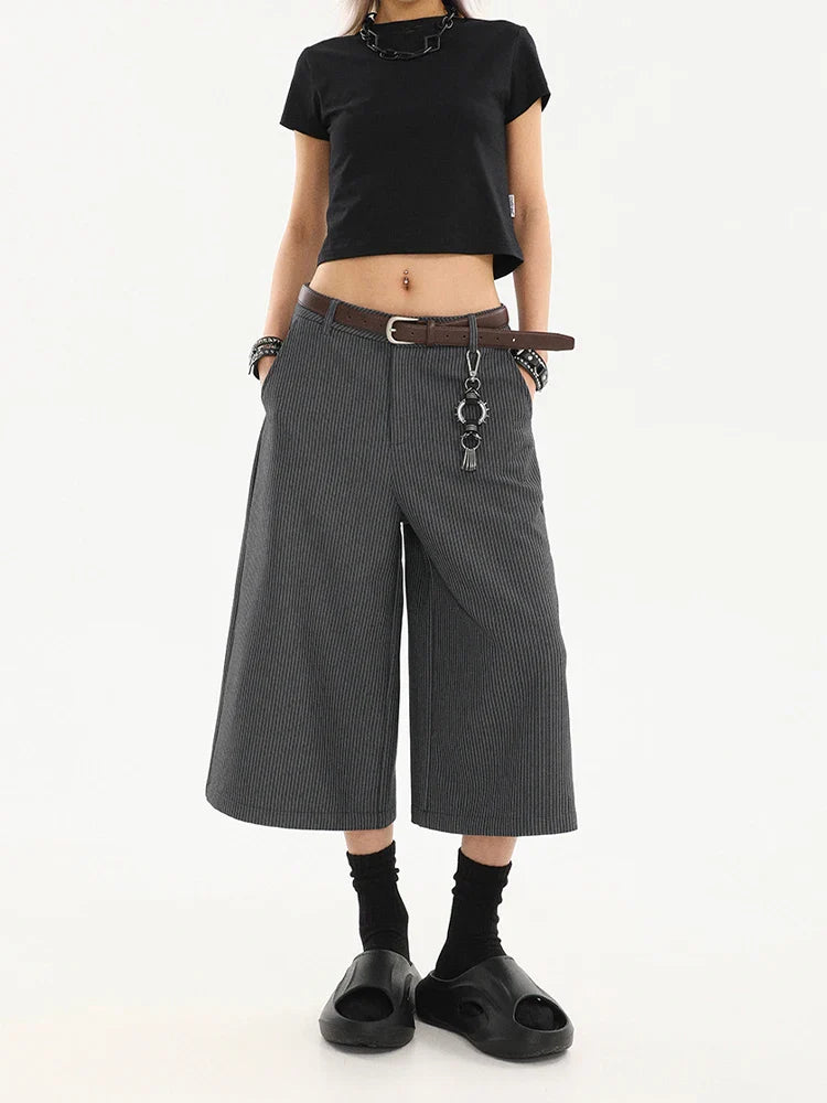 Gestreifte Vintage-Capri-Shorts mit hohem Bund