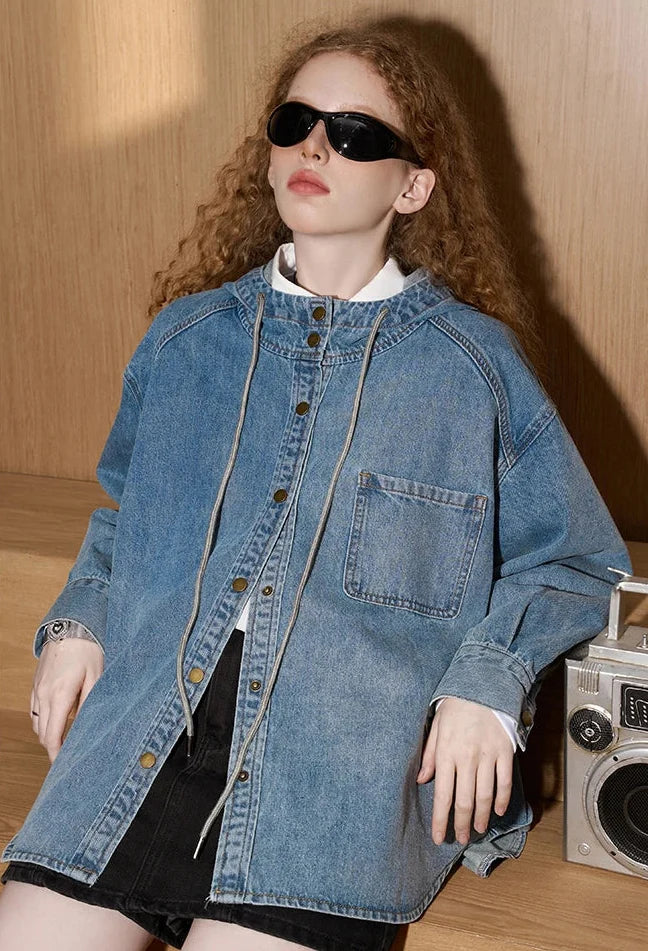 Stylische, übergroße Jeansjacke mit Kapuze im Used-Look