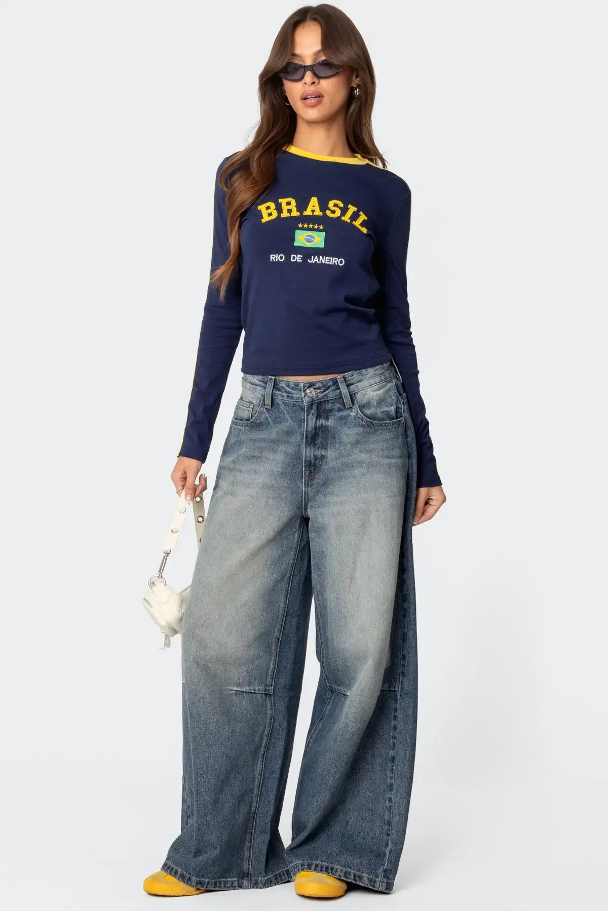 Brasilianisches Vintage-Crop-T-Shirt mit Buchstabenprint