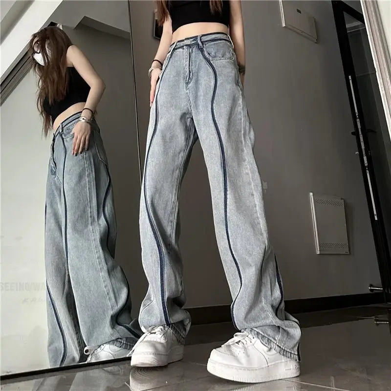 Hochtaillierte Jeans mit geradem Bein und Einsätzen