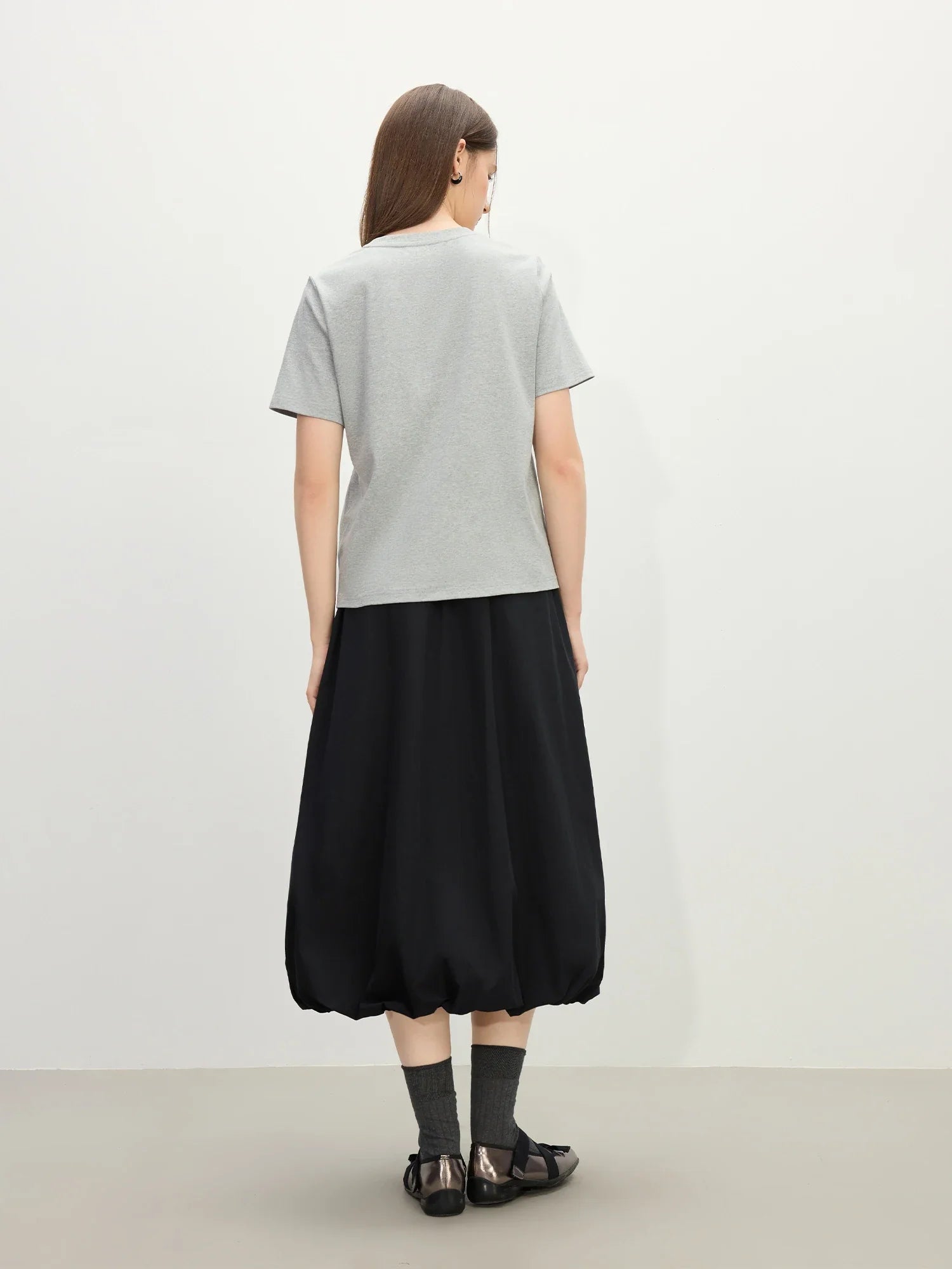 Schickes, minimalistisches Kurzarm-T-Shirt aus reiner Baumwolle