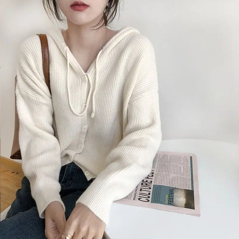 Weicher Mädchen-Strickpullover mit Kapuze