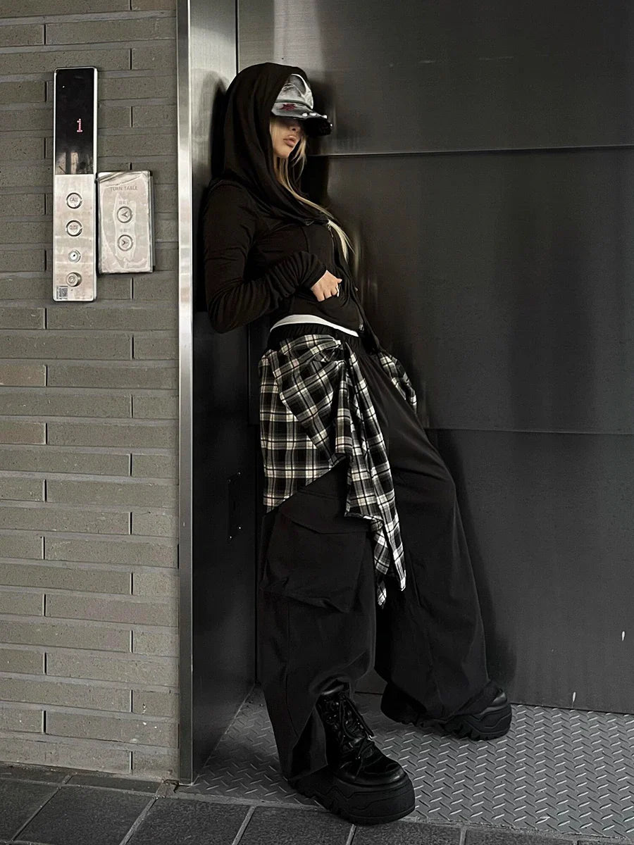 Vêtements streetwear, cache-maillots à carreaux, pantalons cargo style skateur jazz