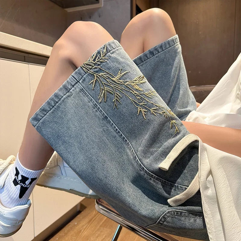 Baggy bestickte Jeansshorts