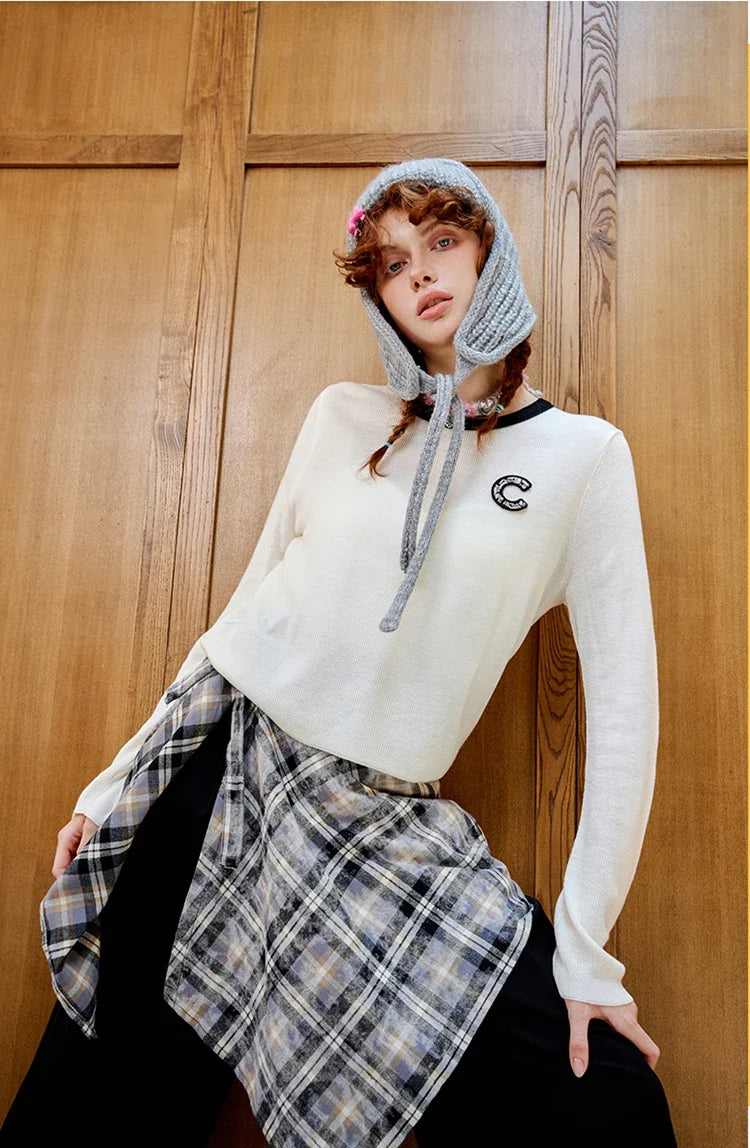 Pull en maille minimaliste pour femme avec logo brodé