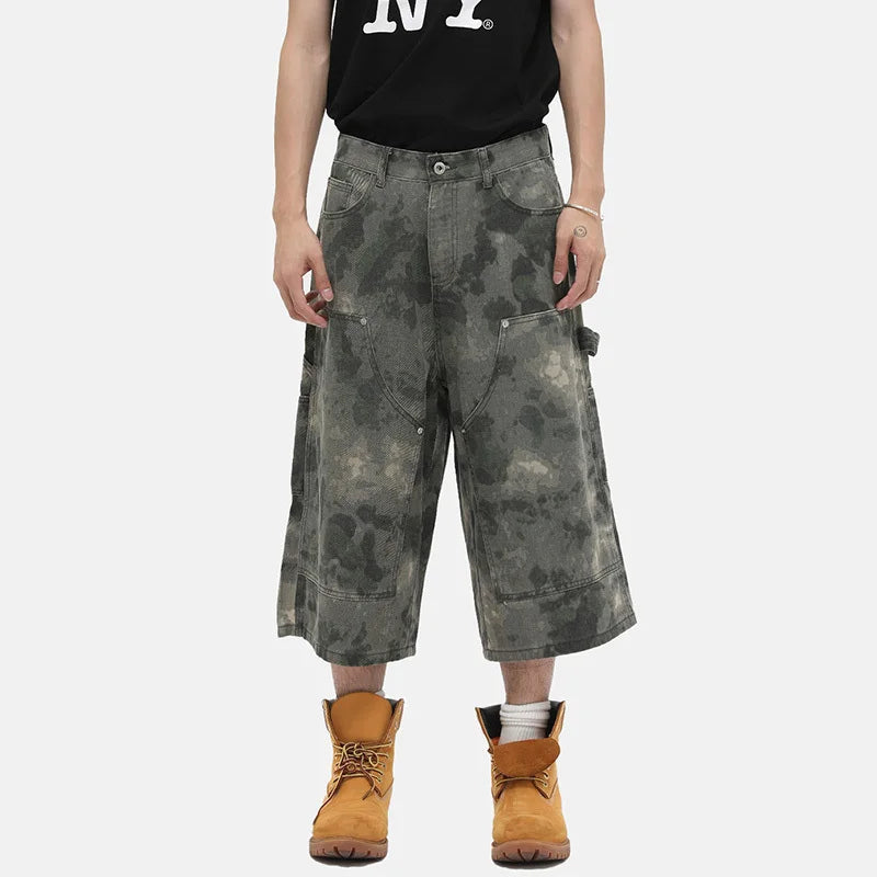 Elegante, kurze Jeansshorts mit Camouflage-Print