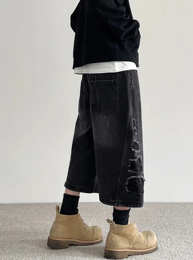 Schwarze, zerrissene, locker sitzende Jeans-Shorts im Vintage-Stil