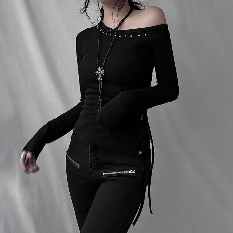 T-shirt gothique cyber à col asymétrique et rivets