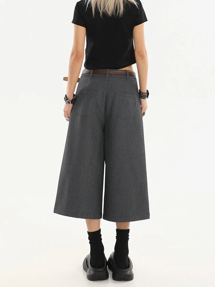 Gestreifte Vintage-Capri-Shorts mit hohem Bund
