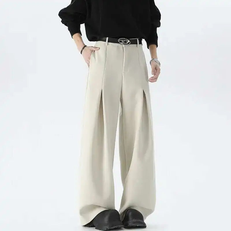 Amerikanische Hose mit weitem Bein und Falten