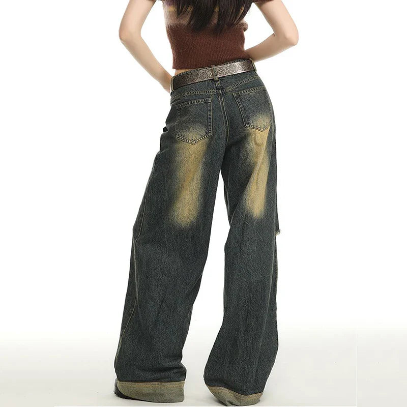 Sommerliche, zerrissene High-Waist-Jeans mit weitem Bein