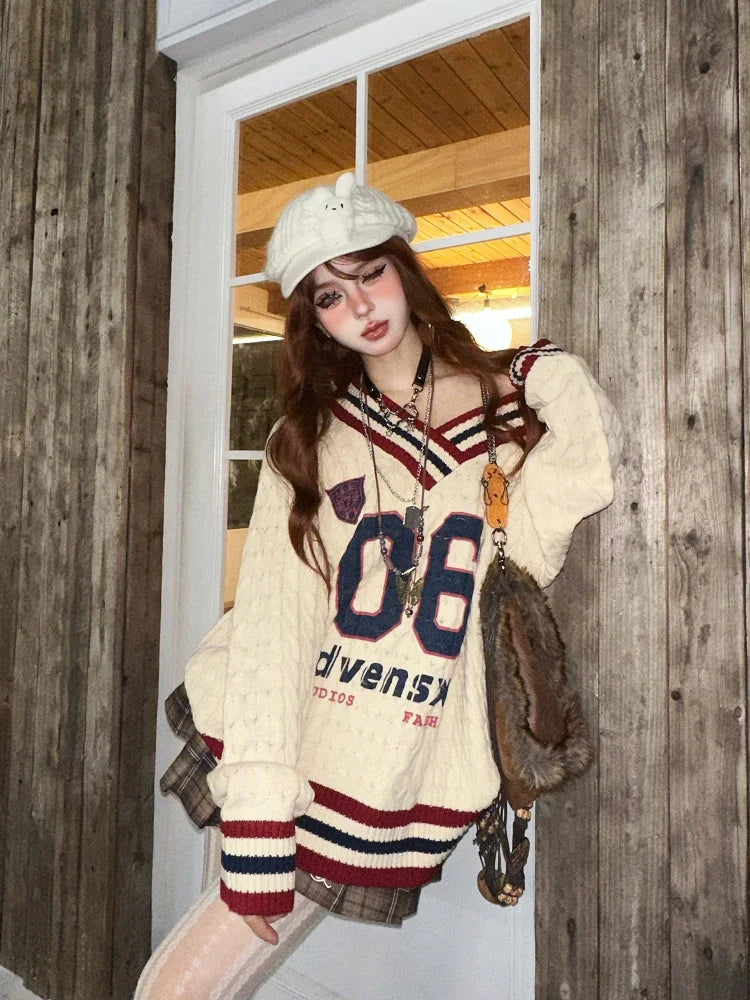 Gemütlicher Oversize-Pullover mit Vintage-Buchstabenprint